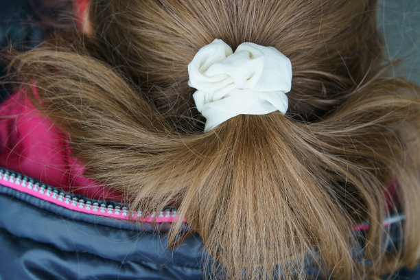 现代青少年的发型。图片下载