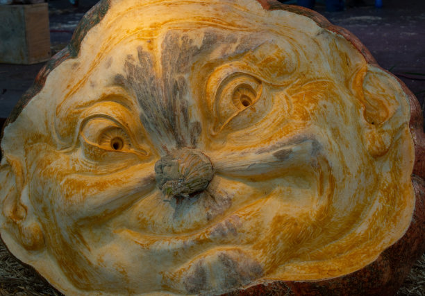 雕刻成南瓜的脸图片下载