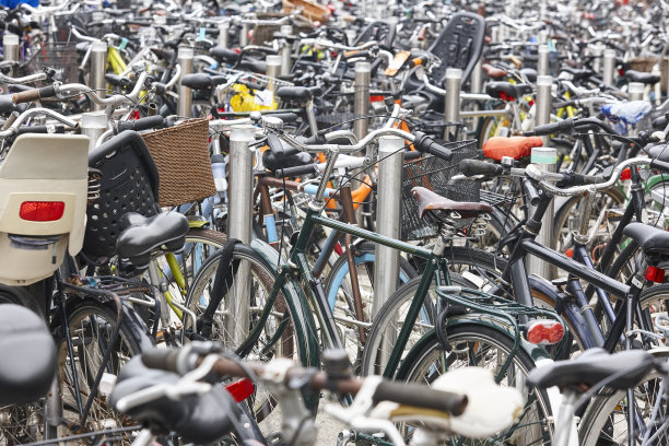 哥本哈根市中心的自行车停车场。运输图片下载
