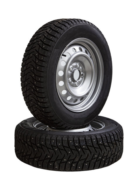 汽车车轮和冬季镶钉轮胎上的白色图片下载