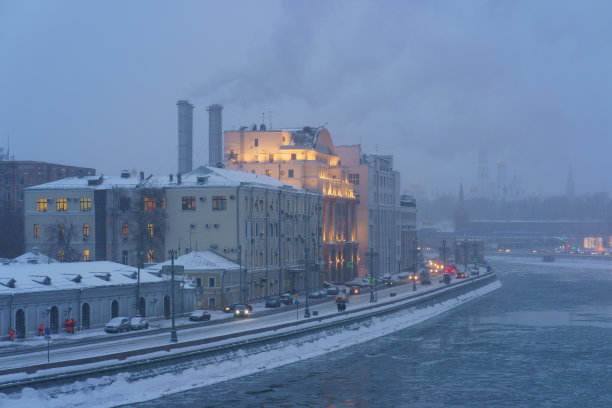 城市中的暴风雪图片下载