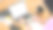 特写年轻女子工作与笔记本电脑，空屏幕显示。图片下载