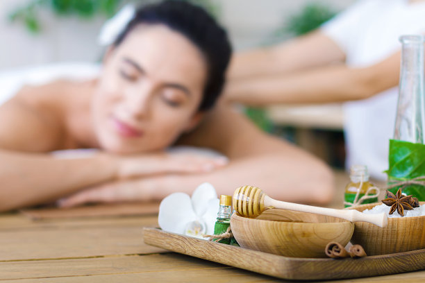 泰国阿育吠陀水疗沙龙按摩。卫生保健的概念图片下载