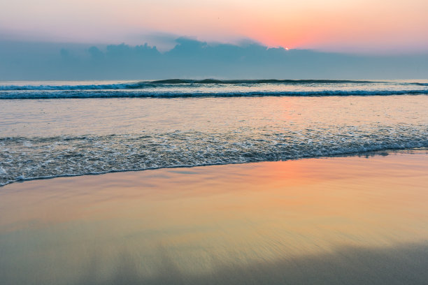 日出在芽庄海滩，越南-股票照片图片下载