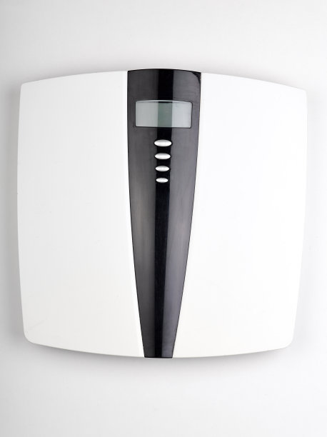 旧称重秤和测量隔离在白色图片下载