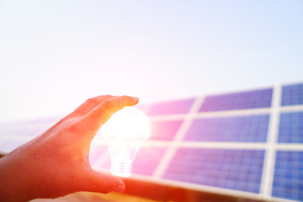 太阳能电池板，可替代的电力来源，可持续资源的概念，这是世界上的清洁能源图片下载