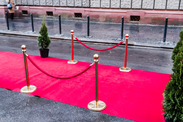 高档活动的红地毯。颁奖典礼红地毯节日活动或名人入场概念。图片下载
