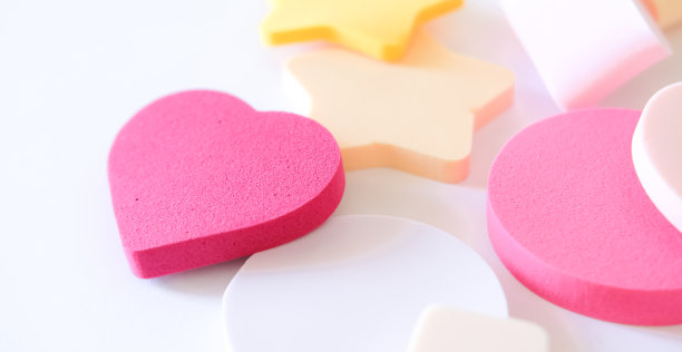 彩色化妆海绵背景图片下载