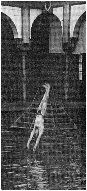 古董照片:潜水和游泳到运河圣马丁图片下载