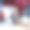 维修和装饰。一个男人用研磨机切割瓷砖。图片下载