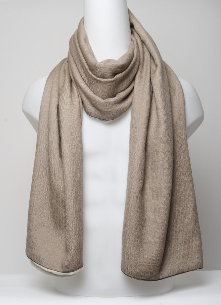 棕色羊绒，深米色包裹女士羊毛混纺披肩大围巾，棕色实心羊绒围巾图片下载