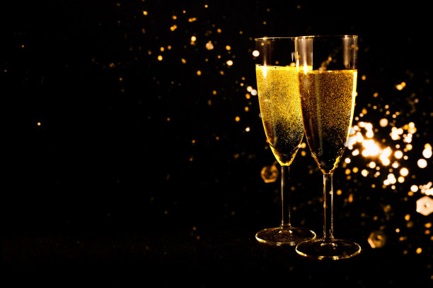玻璃杯里的香槟图片下载