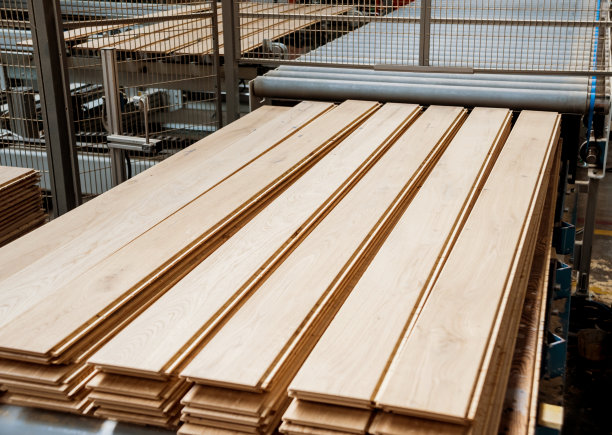 生产线的木地板工厂。数控自动木工机床。图片下载