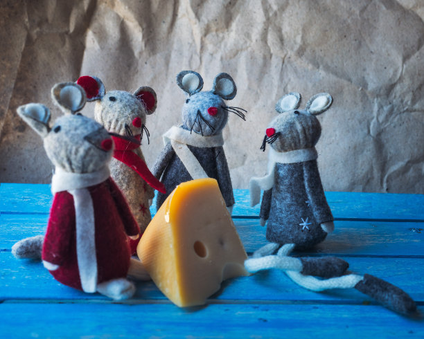 装饰老鼠和奶酪的贺年卡图片下载