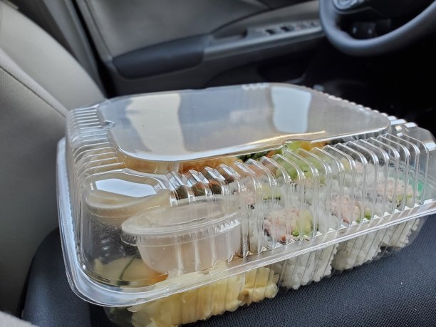 汽车座位上的外卖寿司图片下载