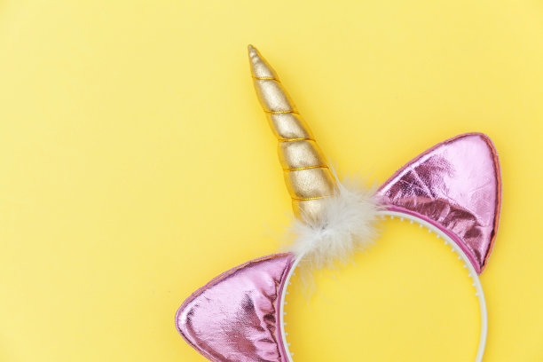 万圣节派对配件独角兽发带孤立黄色彩色背景图片下载