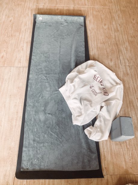 是时候做瑜伽了——善良是很酷的图片下载