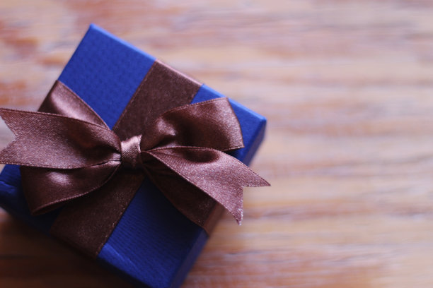 与bow-knot礼物。图片下载