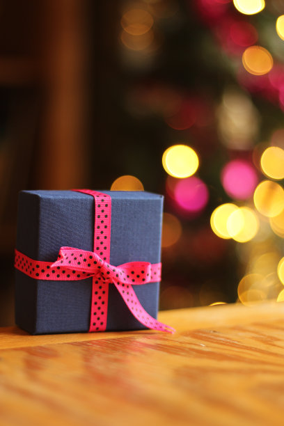 与bow-knot礼物。图片下载