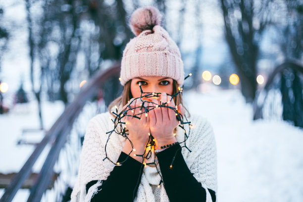 雪中的美人素材图片