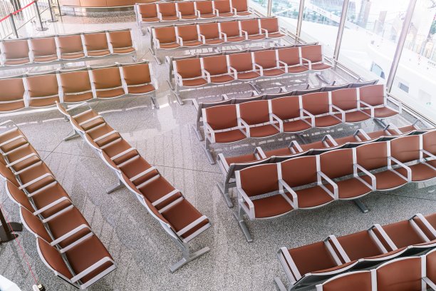 机场出发等候区，空座位图片下载