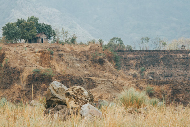 印度尼西亚mojokerto ngoro上的砂矿景观图片下载