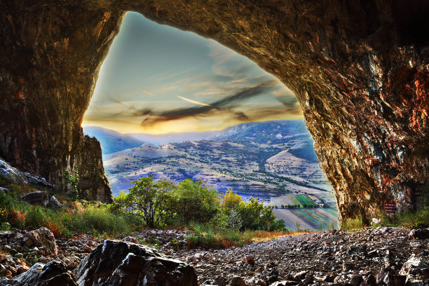 从特拉斯考山脉学生洞穴中看到的景色图片下载