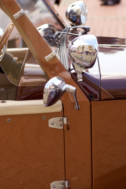 那辆旧车的前灯。下来图片下载