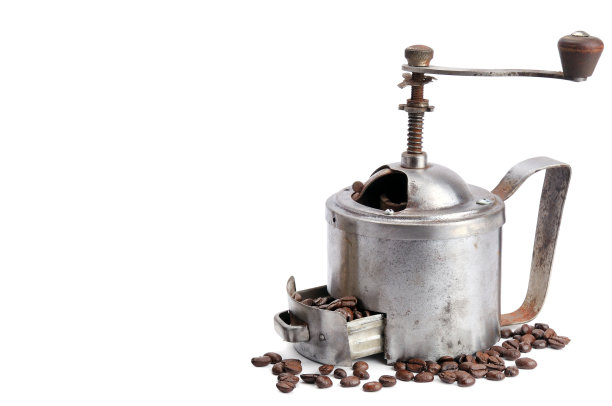 复古手工磨咖啡对烘培咖啡豆孤立的背景。图片下载