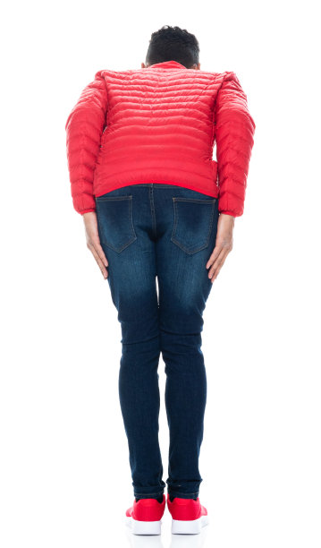 后视镜/后视镜/全身/一人/一人20-29岁成人英俊的人黑发/短发非洲裔/非裔男性/年轻人鞠躬/起立/冷淡的态度和问候图片下载