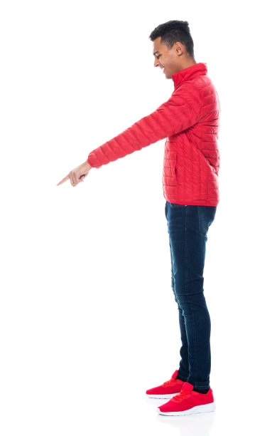 侧视图/侧面视图/向下看/全长/一人/一人20-29岁成年英俊的人黑发/短发非洲裔/非洲裔种族男性/年轻人站立/冷静的态度图片下载