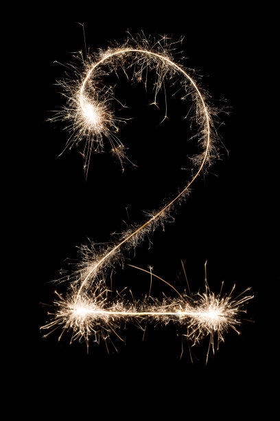 2号烟花在黑色隔离图片下载