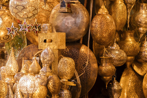 摩洛哥非斯市场上的传统摩洛哥灯图片下载
