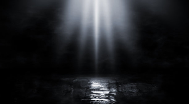 3D渲染抽象空街景背景与抽象聚光灯。街灯映在水面上的夜景。光线穿过雾。烟，雾，潮湿的沥青还有灯光的反射。图片下载