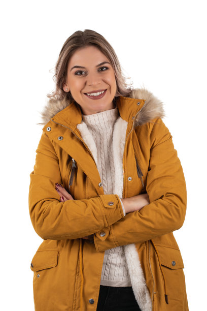 穿着芥末色夹克的迷人女人图片下载
