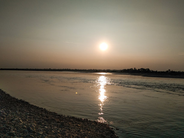 河边的夕阳是红色的图片下载