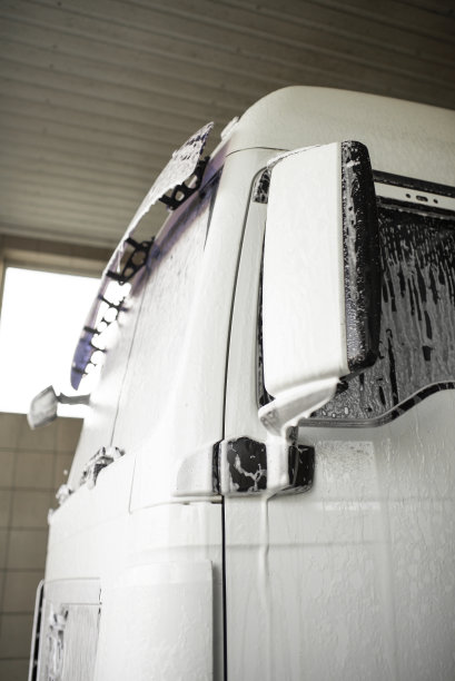 洗车卡车。水泥的卡车图片下载