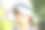 特写照片严肃的小女孩戴着一顶大帽子。孩子在户外玩耍的时间在夏天。图片下载