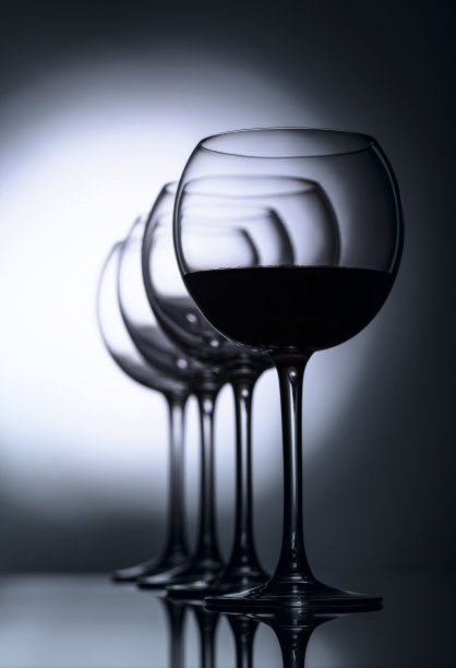 几杯红酒。图片下载