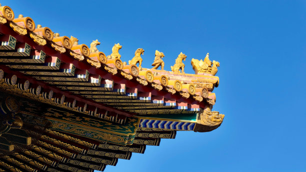 中国传统风格的屋檐，蓝天背景图片下载