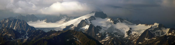 Mounatin和云图片下载