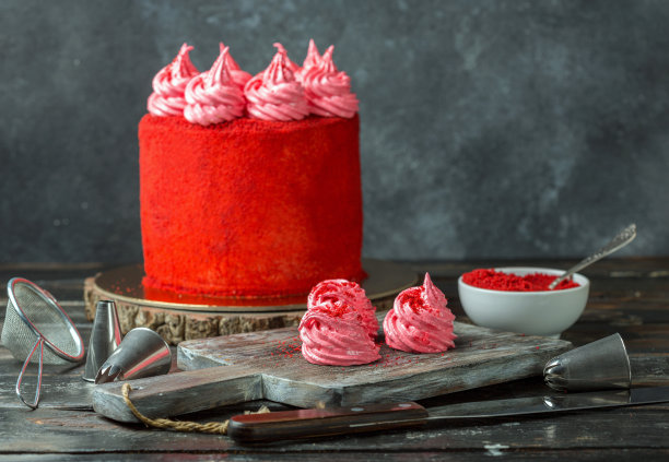 煮红丝绒蛋糕。图片下载