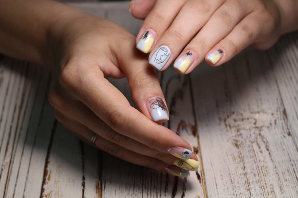 美丽的凝胶漆美甲图片下载