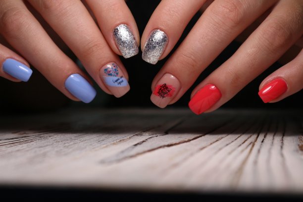 迷人的美丽美甲在一个时尚的纹理图片下载