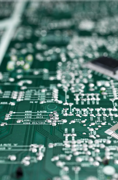 带有无线电部件和芯片处理器的电子板图片下载