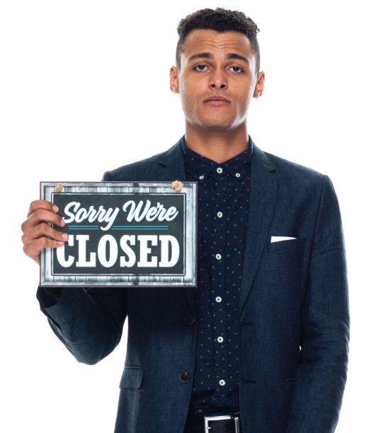 正面图片/一人/一人/腰部以上/ 20-29岁的成年人英俊的人黑头发/短发非洲裔/非裔人种男性/年轻人商人/商人穿着西装站着图片下载