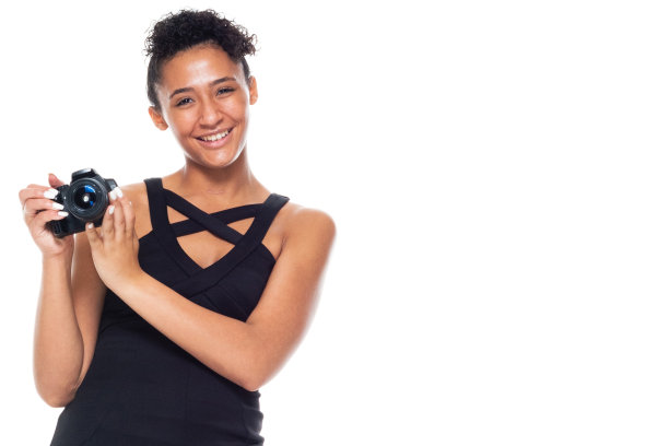 一个人/正面视图/腰部以上的20-29岁的成年人美丽的非洲裔/非洲裔女性/年轻女性摄影师/摄影穿着衣服谁是微笑/快乐/愉快/凉爽的态度谁是摄影图片下载