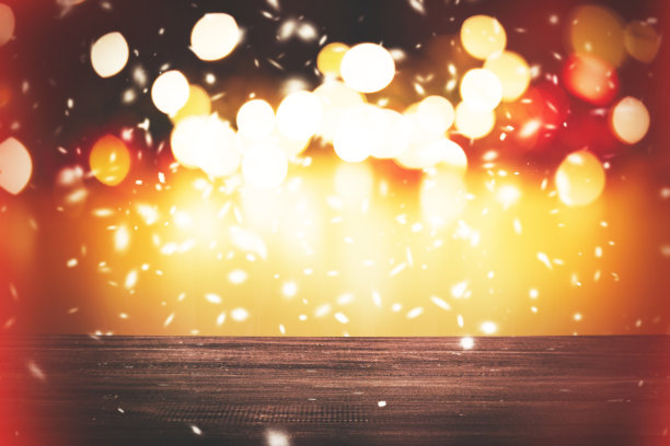 圣诞节和新年模糊背景和木头桌子图片下载