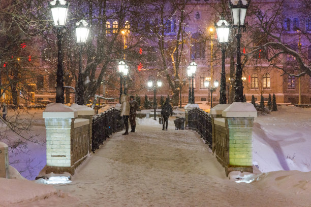 2018年拉脱维亚里加。老城里加的冬季街道。圣诞节的照片。图片下载