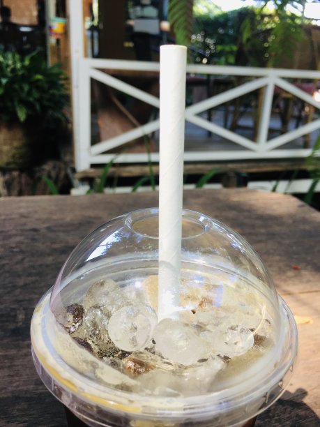 稻草是纸做的。图片下载